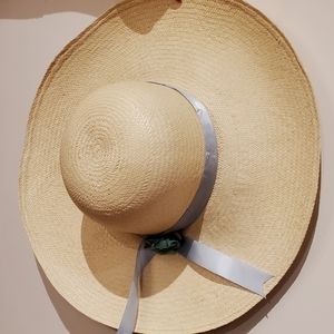Hamd woven hat with blue ribbon details